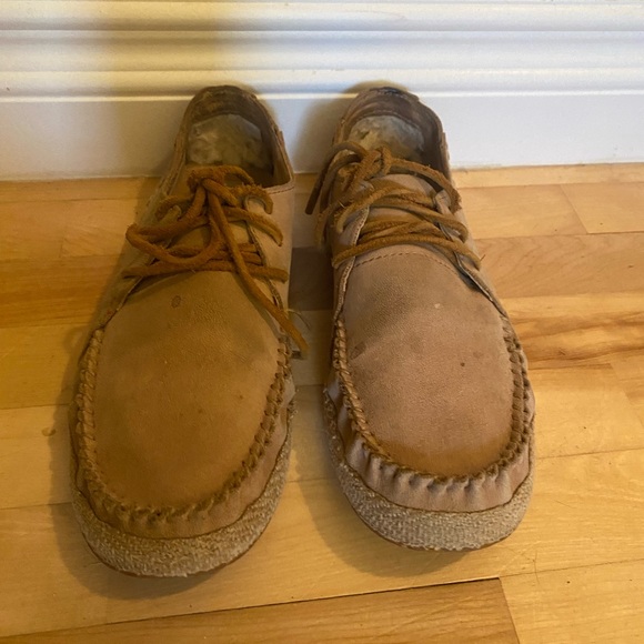Ugg Azin Moccasin Shoes - GUC - Size 9 - Picture 1 of 7